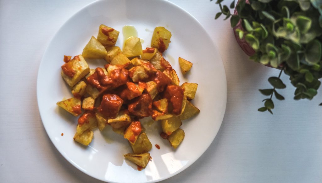 How-to-make-bravas-potatoes